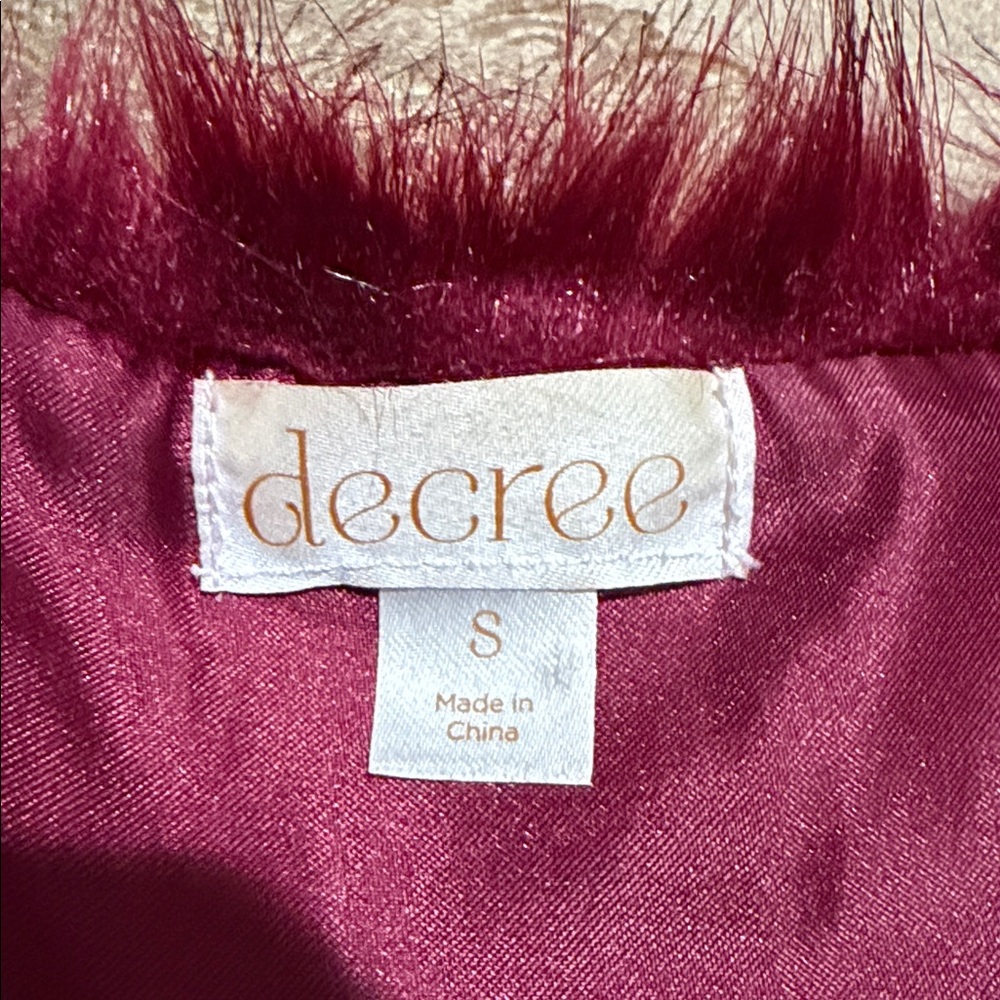 Decree Burgundy Faux Fur Vest - Picture 2 of 3